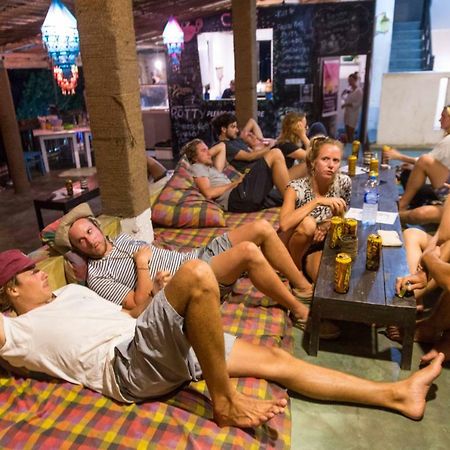 Cheeky Monkey Surf Camp Hotel Weligama Luaran gambar