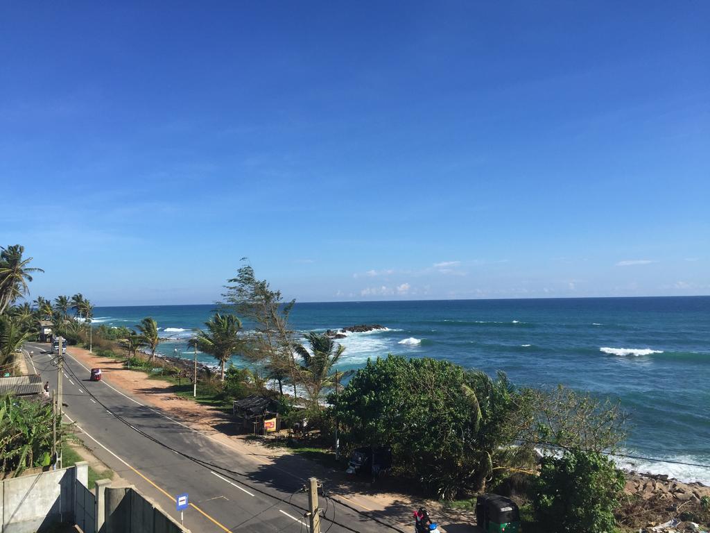 Cheeky Monkey Surf Camp Hotel Weligama Luaran gambar