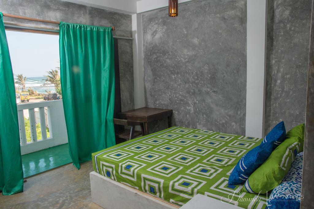 Cheeky Monkey Surf Camp Hotel Weligama Luaran gambar