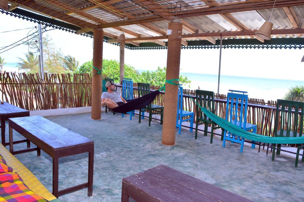 Cheeky Monkey Surf Camp Hotel Weligama Luaran gambar