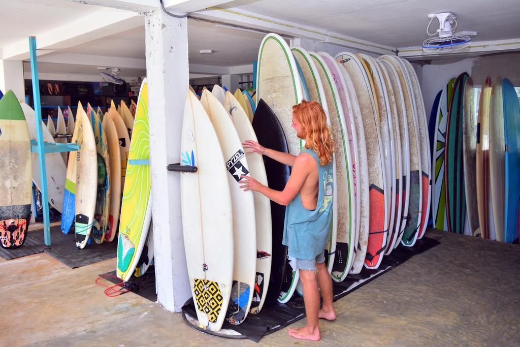 Cheeky Monkey Surf Camp Hotel Weligama Luaran gambar