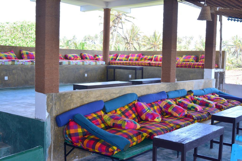 Cheeky Monkey Surf Camp Hotel Weligama Luaran gambar