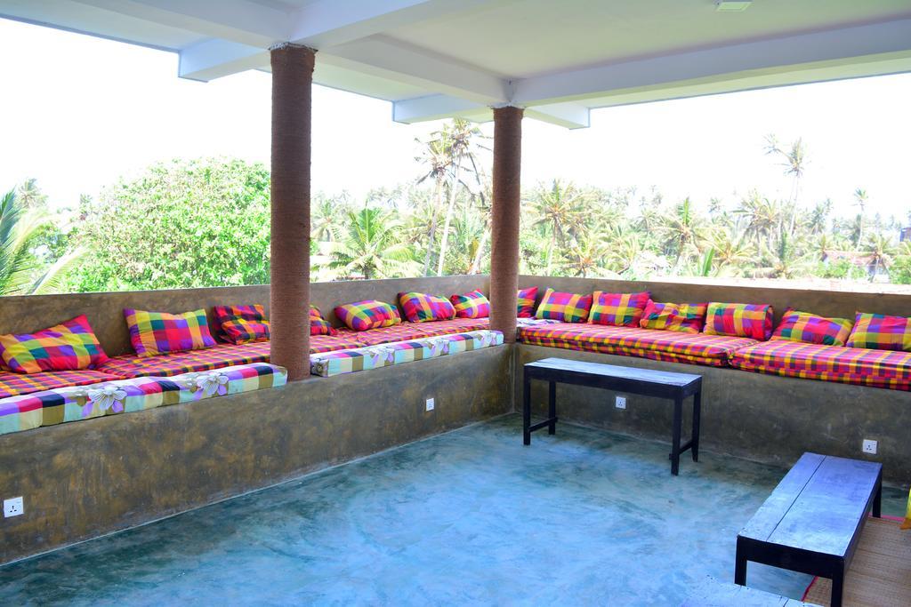 Cheeky Monkey Surf Camp Hotel Weligama Luaran gambar