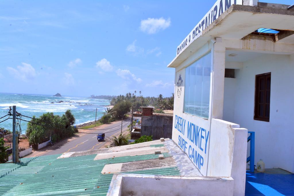 Cheeky Monkey Surf Camp Hotel Weligama Luaran gambar