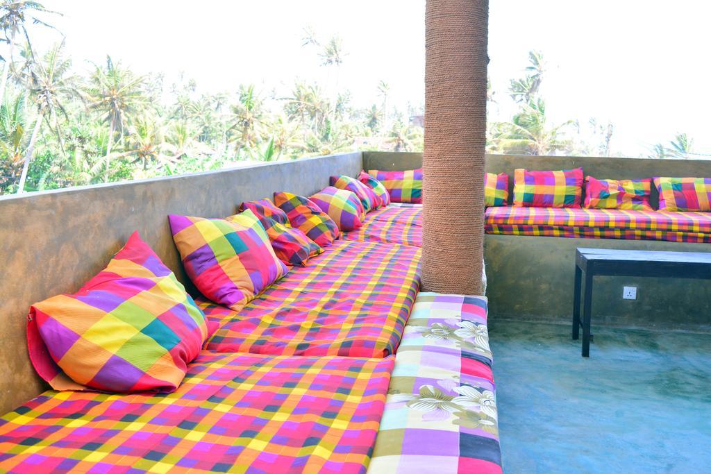 Cheeky Monkey Surf Camp Hotel Weligama Luaran gambar