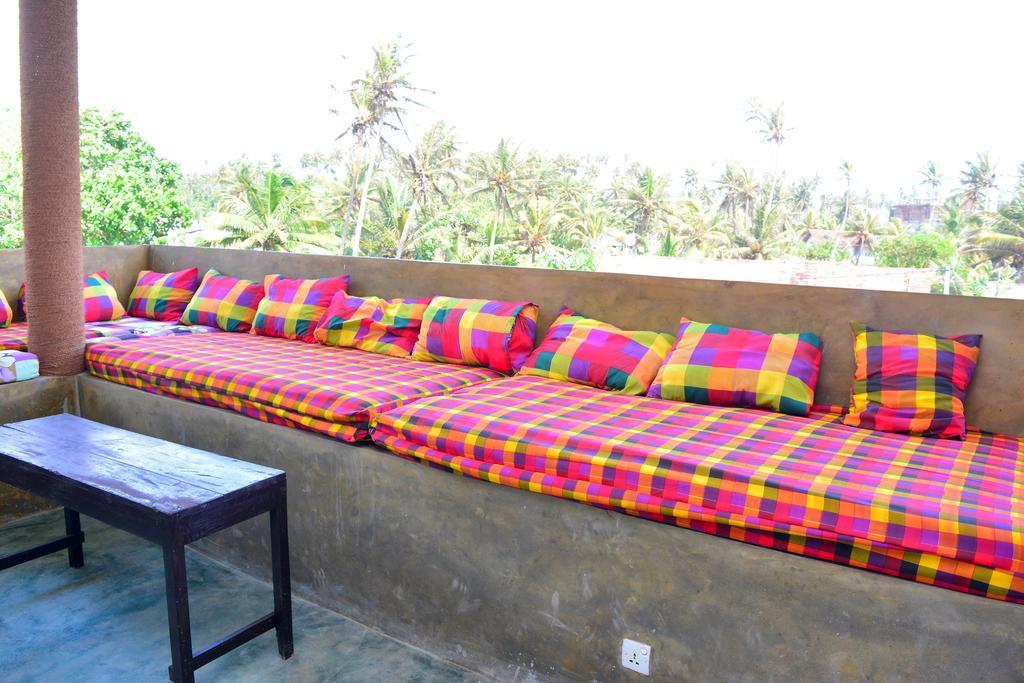Cheeky Monkey Surf Camp Hotel Weligama Luaran gambar