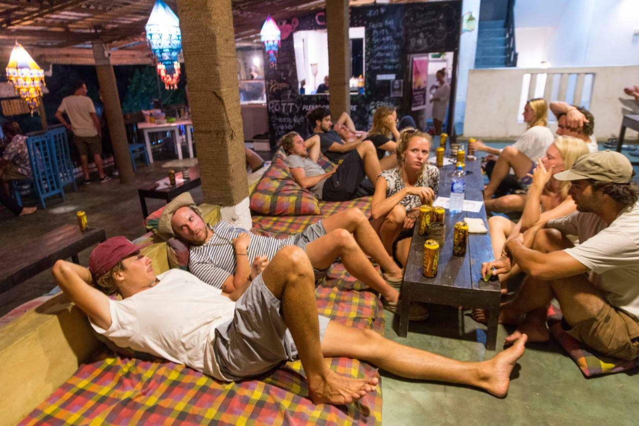 Cheeky Monkey Surf Camp Hotel Weligama Luaran gambar