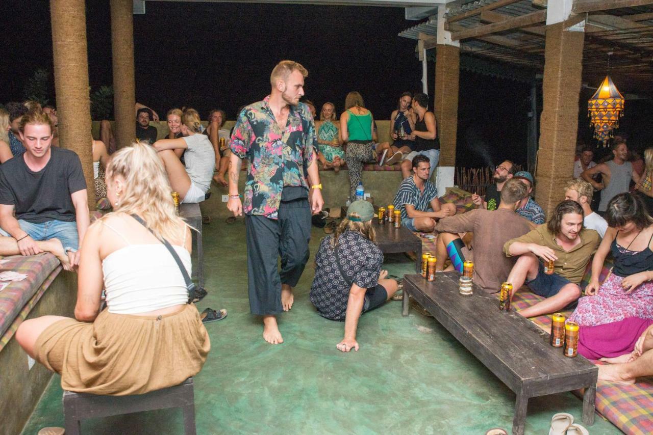 Cheeky Monkey Surf Camp Hotel Weligama Luaran gambar